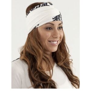 EUC Lululemon Athletica Lace Design Headband